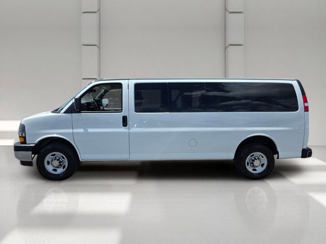 2024 Chevrolet Express Passenger 3500 1LT
