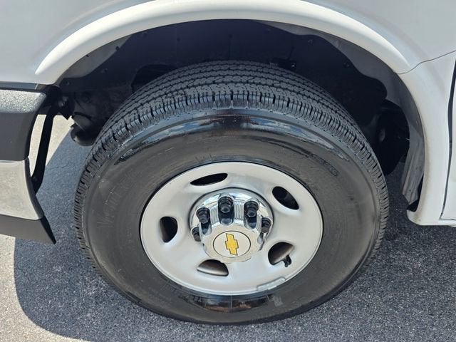 2024 Chevrolet Express Passenger 3500 1LT