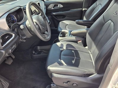 2024 Chrysler Pacifica Hybrid S Appearance Pkg