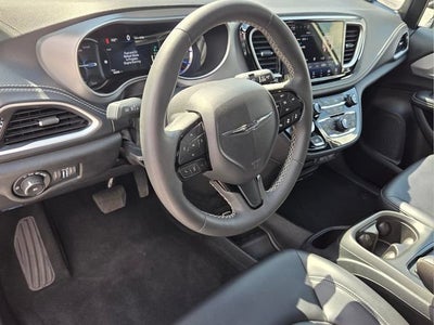 2024 Chrysler Pacifica Hybrid S Appearance Pkg