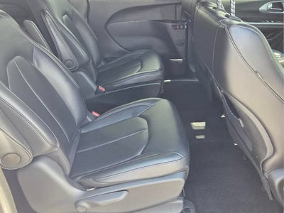 2024 Chrysler Pacifica Hybrid S Appearance Pkg