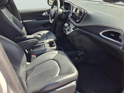 2024 Chrysler Pacifica Hybrid S Appearance Pkg