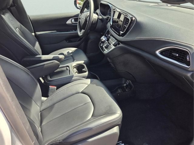 2024 Chrysler Pacifica Hybrid S Appearance Pkg