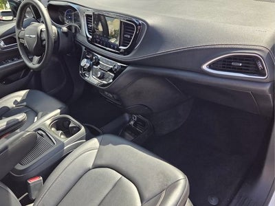 2024 Chrysler Pacifica Hybrid S Appearance Pkg