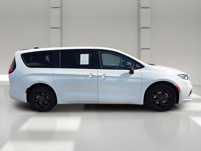 2024 Chrysler Pacifica Hybrid S Appearance Pkg