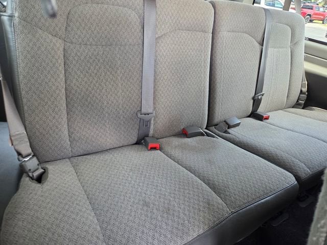 2024 Chevrolet Express Passenger 3500 1LT