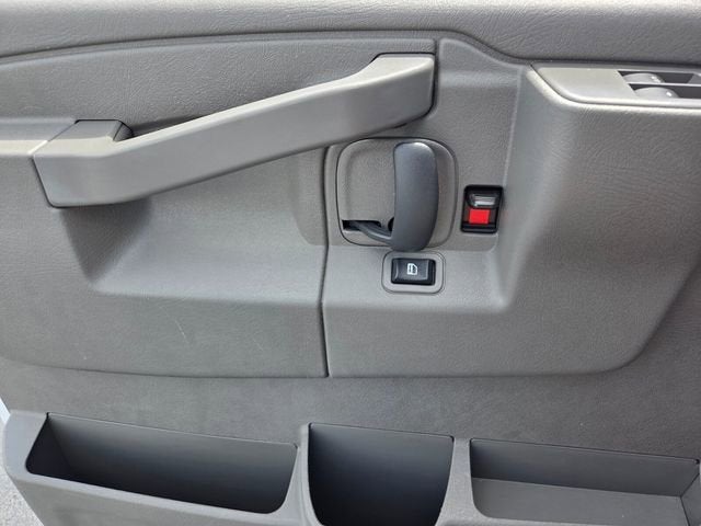 2024 Chevrolet Express Passenger 3500 1LT