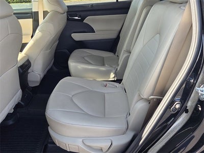 2024 Toyota Highlander LE