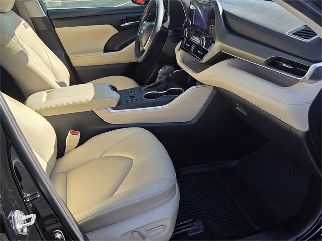 2024 Toyota Highlander LE