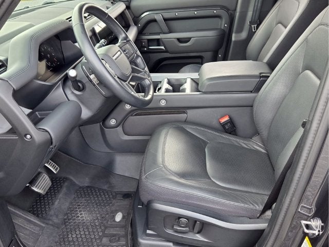 2025 Land Rover Defender V8
