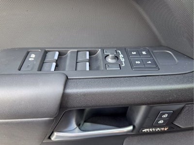 2025 Land Rover Defender V8