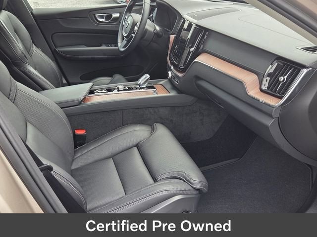 2024 Volvo XC60 Ultimate Dark Theme