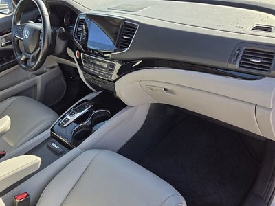 2019 Honda Pilot Touring 8-Passenger