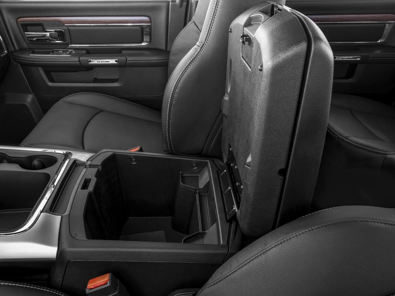 2017 RAM 1500 Laramie 4x2 Crew Cab 5'7" Box