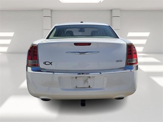 2014 Chrysler 300 4dr Sdn RWD