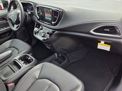 2027 Chrysler Pacifica Select FWD
