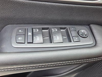 2027 Chrysler Pacifica Select FWD