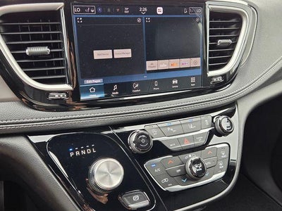 2027 Chrysler Pacifica Select FWD