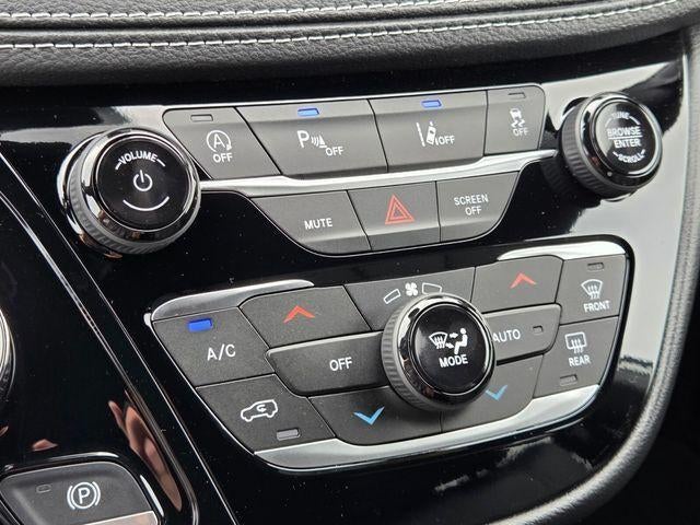 2027 Chrysler Pacifica Select FWD