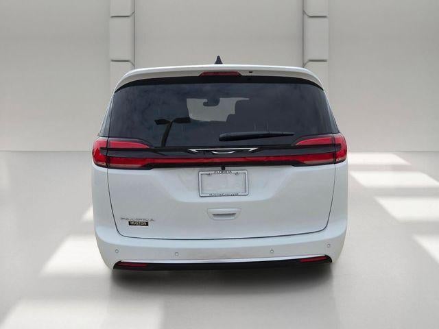 2027 Chrysler Pacifica Select FWD