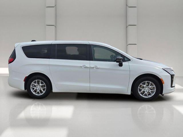 2027 Chrysler Pacifica Select FWD