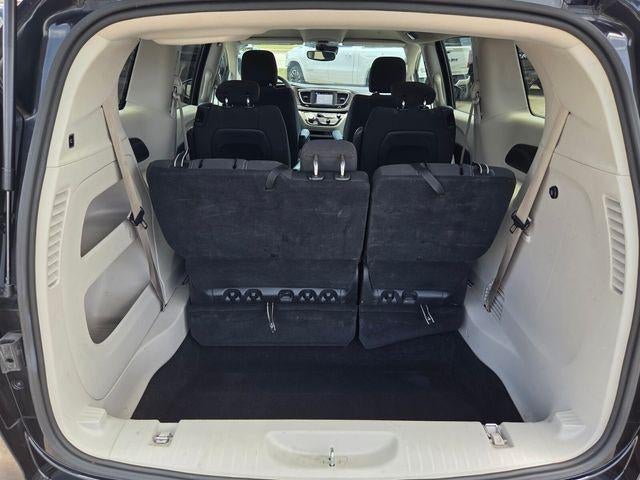 2023 Chrysler Voyager LX FWD