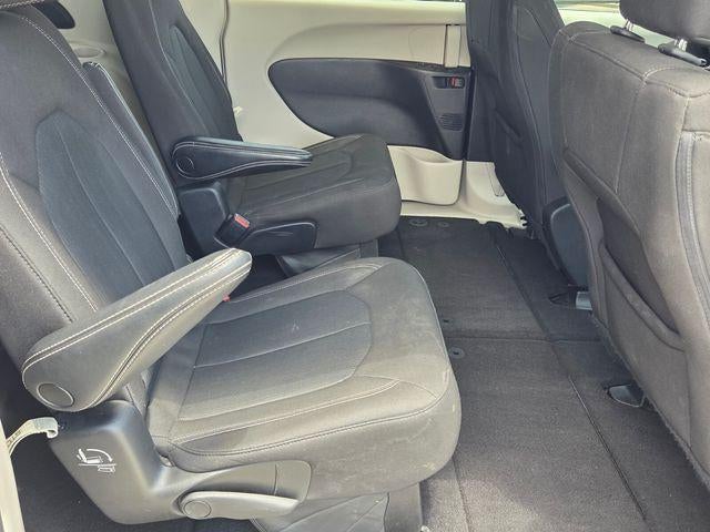 2023 Chrysler Voyager LX FWD