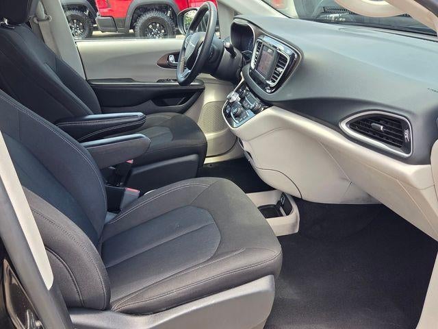 2023 Chrysler Voyager LX FWD