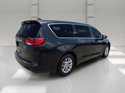 2023 Chrysler Voyager LX FWD