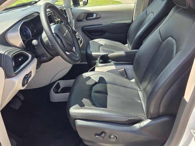 2024 Chrysler Pacifica Hybrid Select FWD