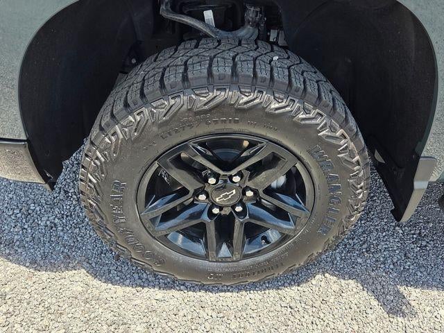 2025 Chevrolet Silverado 1500 Crew Cab Short Box 4-Wheel Drive Custom Trail Boss